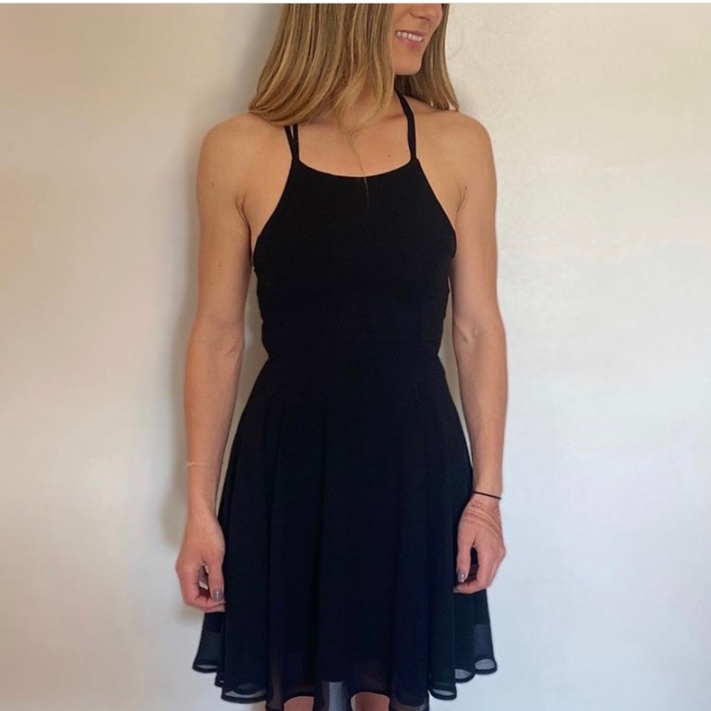 LULU'S Little Black Dress